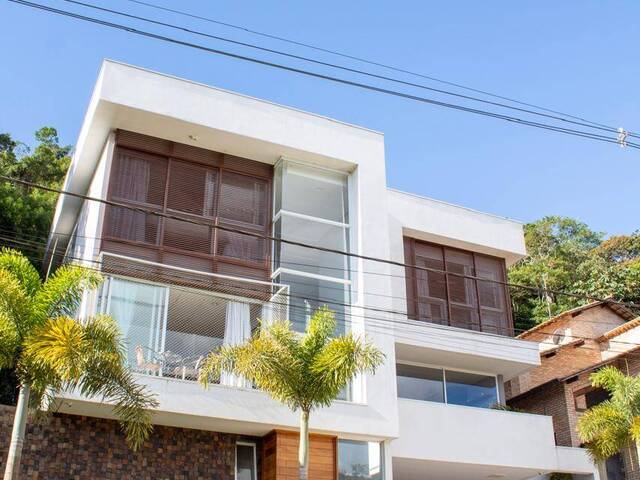 #1895 - Casa para Venda em Santana de Parnaíba - SP